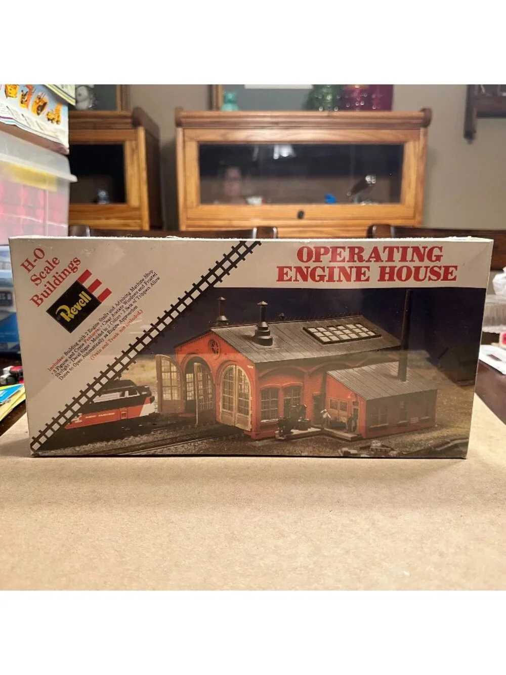 Revell HO Scale Operating Engine House Model Kit